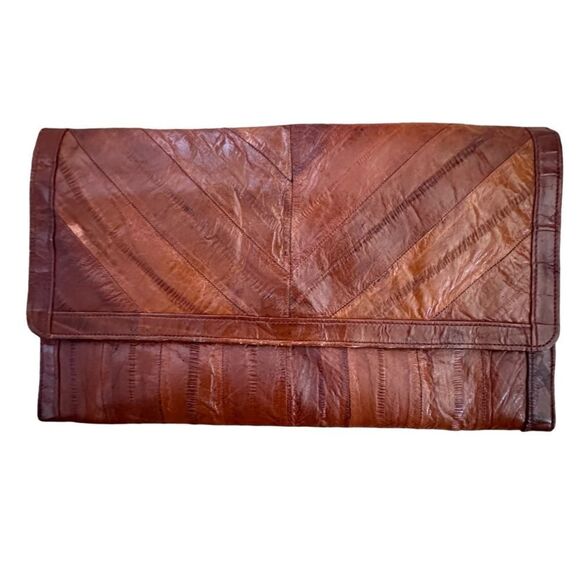 Unbranded ~ Eel skin clutch ~ multiple pockets ~ flap closure - Picture 1 of 10